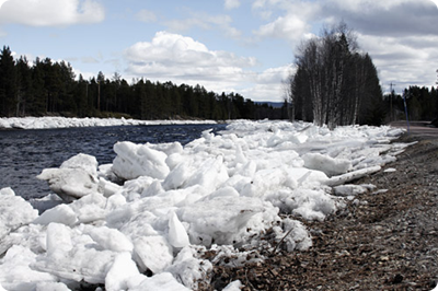 Isblock längs Sörälven, Idre. 27 apr 2013 Isblock längs Sörälven, Idre. 27 apr 2013